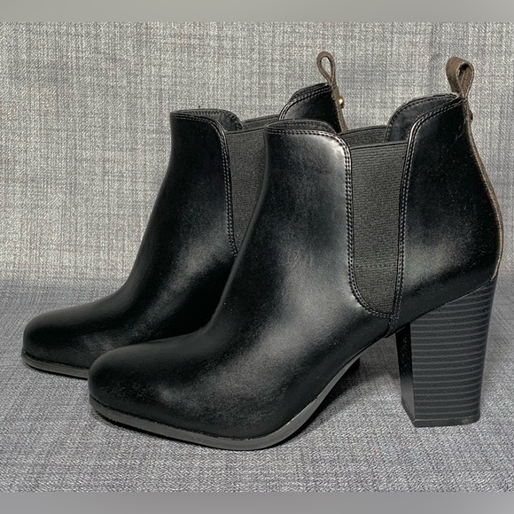 Michael Kors Evaline Almond Toe High Heel Booties Black / Signature Size 9.5 - Picture 4 of 7